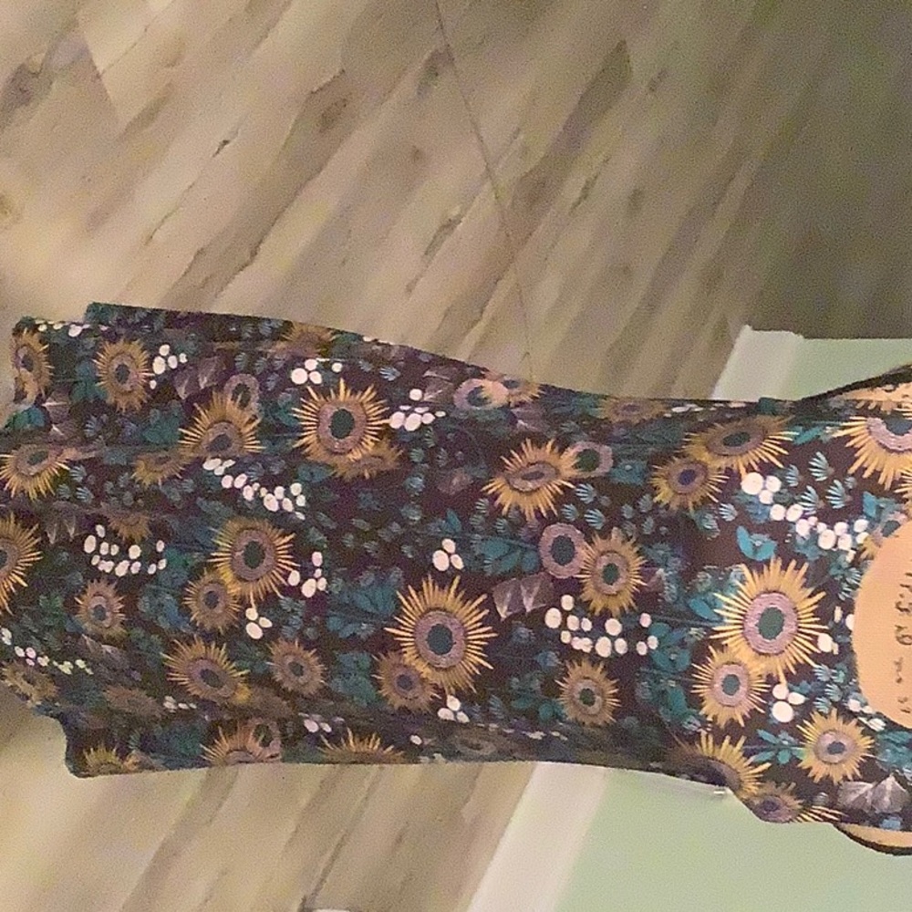 Boutique dress, size medium. In very good condition. Multicolor